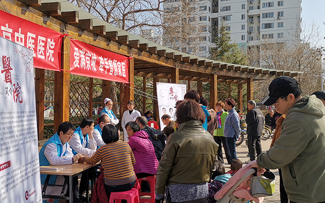 【学雷锋日】星空注册,星空(中国)举办“爱满京城，牵手智慧家医”志愿服务活动(图2)